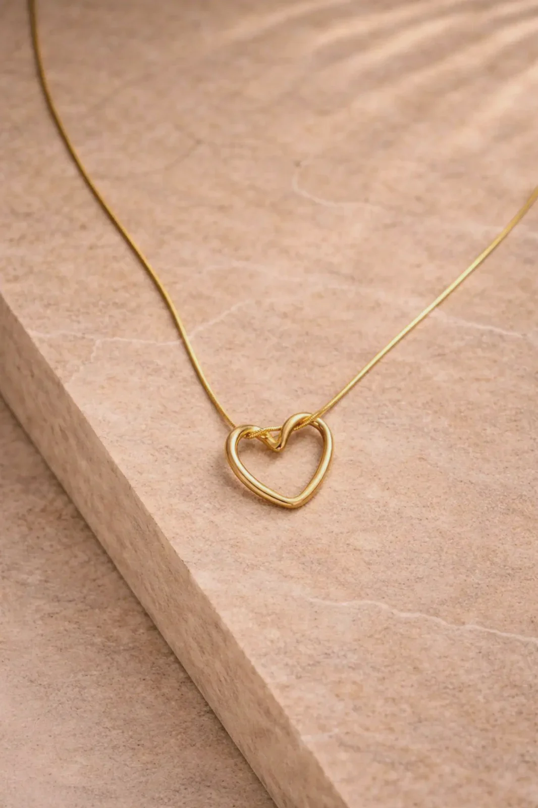 Minimalist Floating Open Wire Heart 18K Gold Snake Chain Necklace